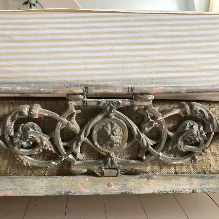 Light Filled Architects Nest Between Rooftops *