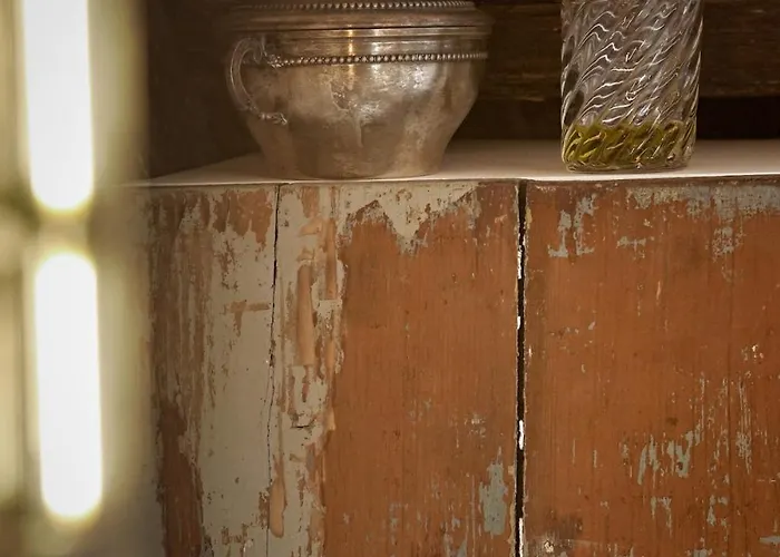 Апартаменты Light Filled Architects Nest Between Rooftops