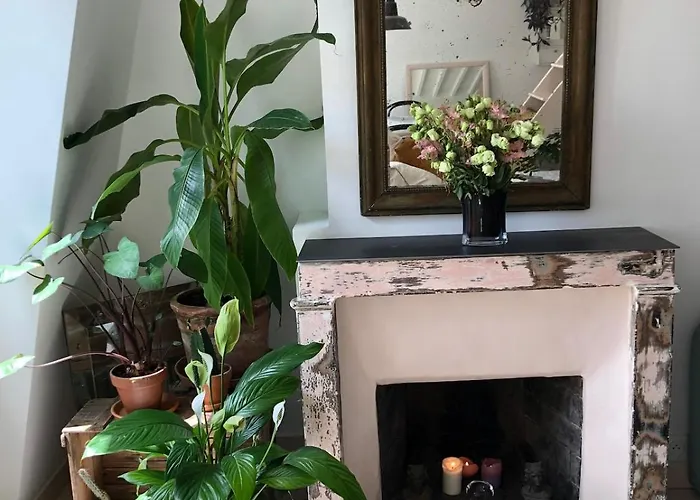 Light Filled Architects Nest Between Rooftops * Париж