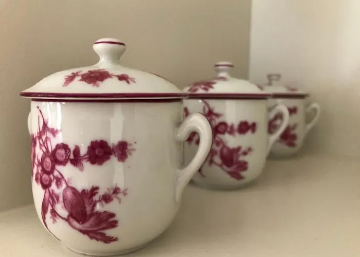 Light Filled Architects Nest Between Rooftops Апартаменты