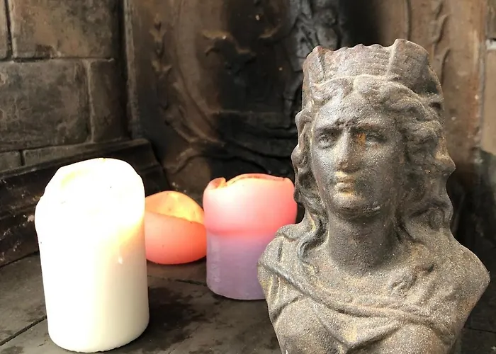 Апартаменты Light Filled Architects Nest Between Rooftops Париж