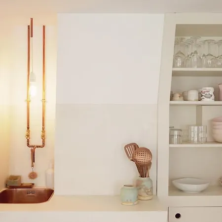 Light Filled Architects Nest Between Rooftops * パリ