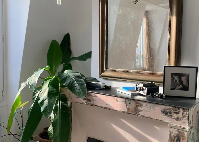 Appartement Light Filled Architects Nest Between Rooftops