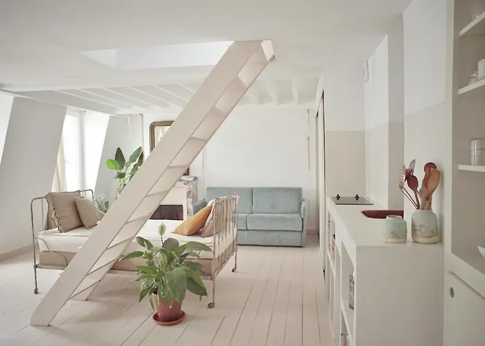 Light Filled Architects Nest Between Rooftops Apartamento