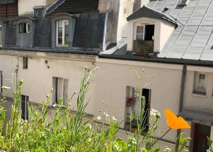 Light Filled Architects Nest Between Rooftops Appartement Parijs