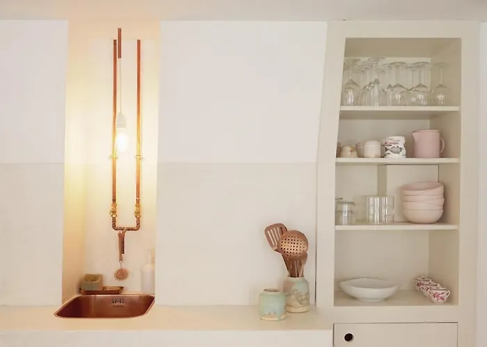 Light Filled Architects Nest Between Rooftops * パリ