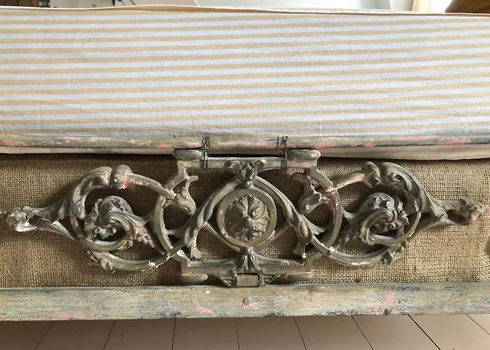 Light Filled Architects Nest Between Rooftops *